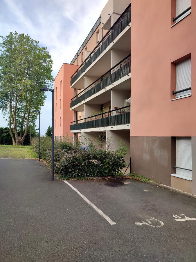 T2 en centre ville avec place de parking privative Le Mans Extérieur photo